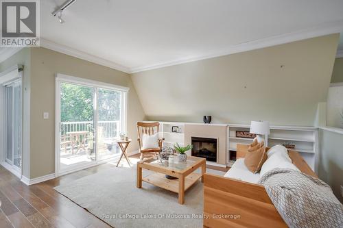 401 - 31 Dairy Lane, Huntsville (Chaffey), ON - Indoor Photo Showing Living Room With Fireplace