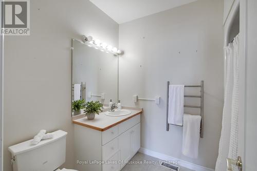 401 - 31 Dairy Lane, Huntsville (Chaffey), ON - Indoor Photo Showing Bathroom