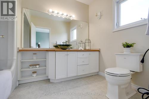 401 - 31 Dairy Lane, Huntsville (Chaffey), ON - Indoor Photo Showing Bathroom