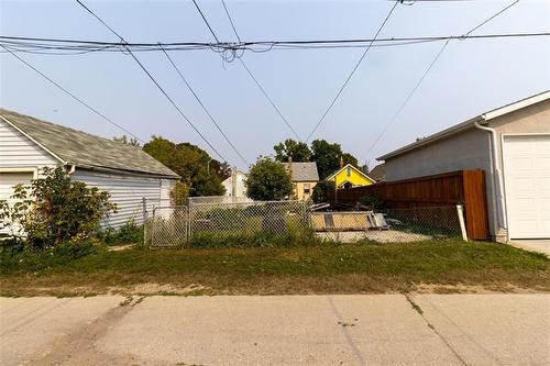 770 Stella Ave, Winnipeg, MB 