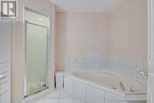 5498 Tree Crest Court, Mississauga, ON - Indoor Photo Showing Bathroom