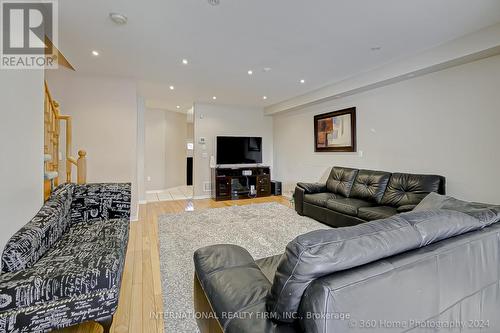 5498 Tree Crest Court, Mississauga, ON - Indoor Photo Showing Living Room