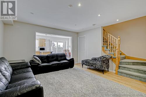 5498 Tree Crest Court, Mississauga, ON - Indoor Photo Showing Living Room