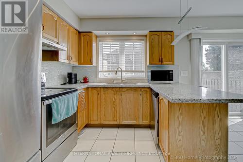 5498 Tree Crest Court, Mississauga, ON - Indoor Photo Showing Kitchen