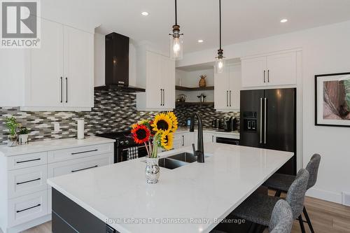 266 Mcnabb Street, Saugeen Shores, ON - Indoor Photo Showing Kitchen With Double Sink With Upgraded Kitchen