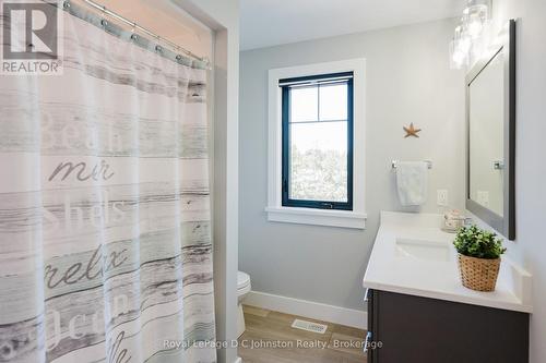 266 Mcnabb Street, Saugeen Shores, ON - Indoor Photo Showing Bathroom