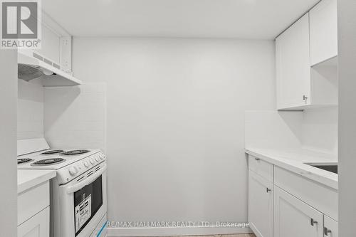 112 Arco Circle, Vaughan, ON - Indoor Photo Showing Kitchen