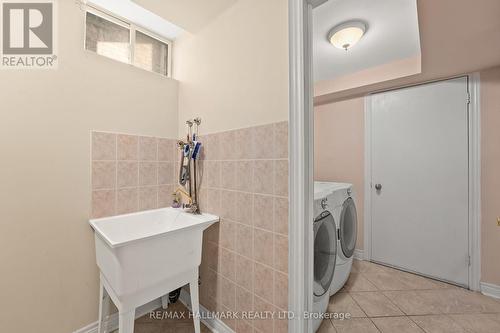 112 Arco Circle, Vaughan, ON - Indoor Photo Showing Laundry Room