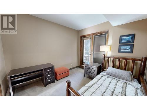 7495 Columbia Avenue Unit# 1101, Radium Hot Springs, BC - Indoor Photo Showing Bedroom