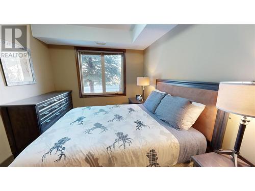 7495 Columbia Avenue Unit# 1101, Radium Hot Springs, BC - Indoor Photo Showing Bedroom