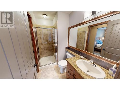 7495 Columbia Avenue Unit# 1101, Radium Hot Springs, BC - Indoor Photo Showing Bathroom