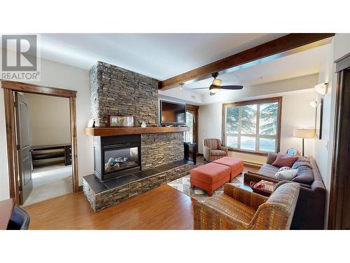 7495 Columbia Avenue Unit# 1101, Radium Hot Springs, BC - Indoor Photo Showing Living Room With Fireplace