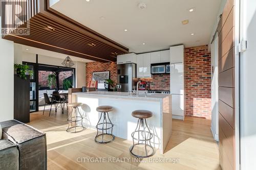 Ph507 - 915 King St W Street, Toronto, ON - Indoor Photo Showing Kitchen With Upgraded Kitchen