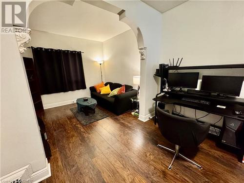 Living room featuring hardwood / wood-style floors - 21 Minto Avenue, Hamilton, ON - Indoor