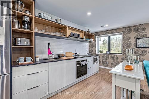 131 Old Highway 26, Meaford, ON - Indoor Photo Showing Kitchen