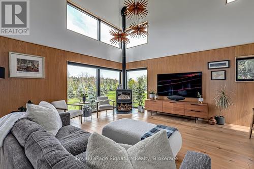 131 Old Highway 26, Meaford, ON - Indoor Photo Showing Living Room