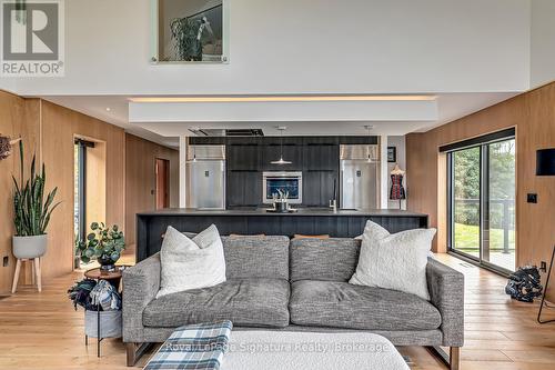 131 Old Highway 26, Meaford, ON - Indoor Photo Showing Living Room