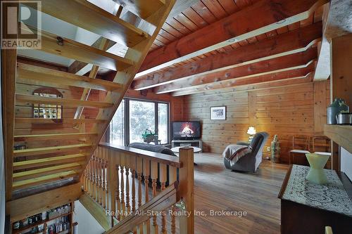 1058 Algonquin Outfitters Road, Algonquin Highlands, ON - Indoor Photo Showing Other Room