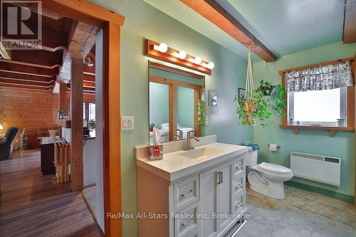 1058 Algonquin Outfitters Road, Algonquin Highlands, ON - Indoor Photo Showing Bathroom