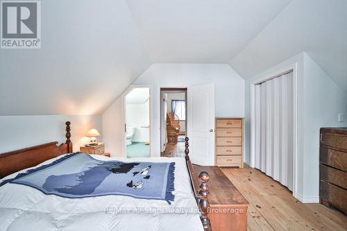 1058 Algonquin Outfitters Road, Algonquin Highlands, ON - Indoor Photo Showing Bedroom