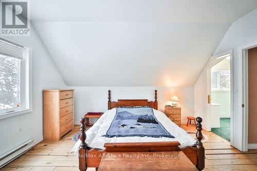 1058 Algonquin Outfitters Road, Algonquin Highlands, ON - Indoor Photo Showing Bedroom