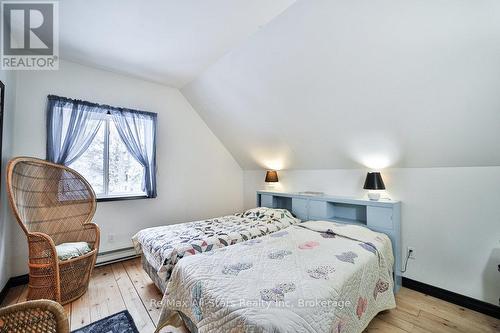 1058 Algonquin Outfitters Road, Algonquin Highlands, ON - Indoor Photo Showing Bedroom