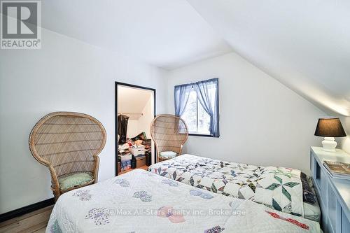 1058 Algonquin Outfitters Road, Algonquin Highlands, ON - Indoor Photo Showing Bedroom