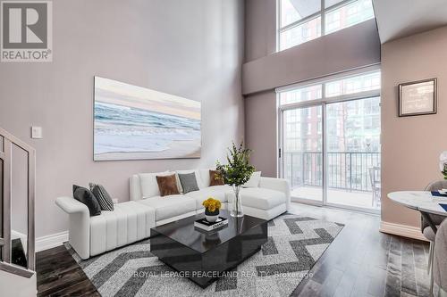 406 - 800 King Street W, Toronto, ON - Indoor Photo Showing Living Room