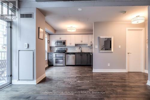 406 - 800 King Street W, Toronto, ON - Indoor Photo Showing Kitchen