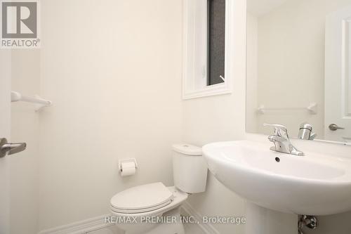 81 Kinloss Street, Vaughan, ON - Indoor Photo Showing Bathroom