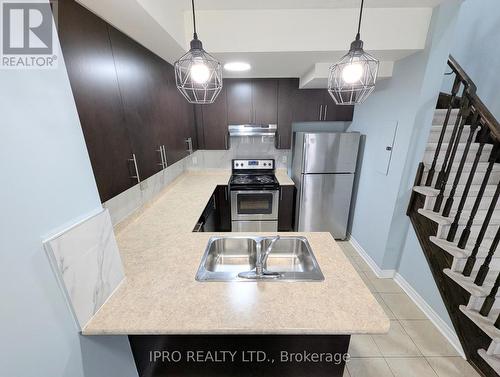 #31-03 - 2420 Baronwood Drive, Oakville, ON - Indoor Photo Showing Kitchen With Double Sink