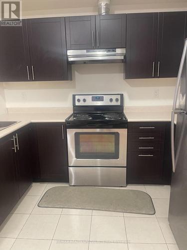 3-02 - 2420 Baronwood Drive, Oakville, ON - Indoor Photo Showing Kitchen