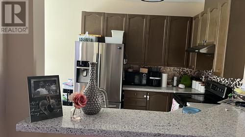 20 Whitepoppy Drive, Brampton, ON - Indoor Photo Showing Kitchen