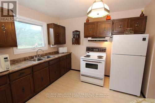 3325 County Road 48, Havelock-Belmont-Methuen, ON - Indoor Photo Showing Kitchen With Double Sink