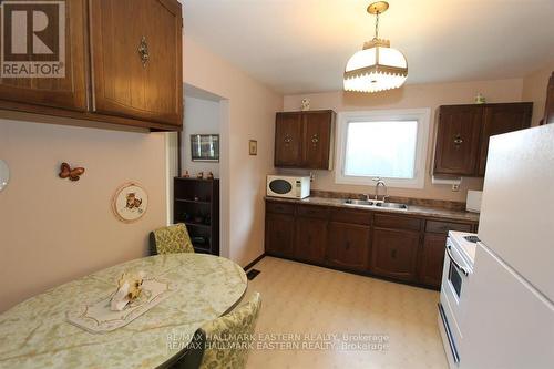 3325 County Road 48, Havelock-Belmont-Methuen, ON - Indoor Photo Showing Kitchen With Double Sink