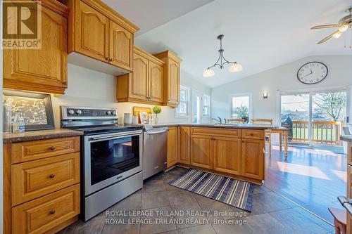 859 Willow Drive, London, ON - Indoor Photo Showing Kitchen