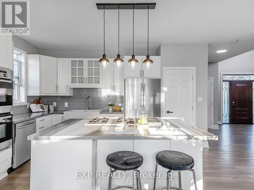 5 Farley Circle, Georgina, ON - Indoor Photo Showing Kitchen With Stainless Steel Kitchen With Upgraded Kitchen