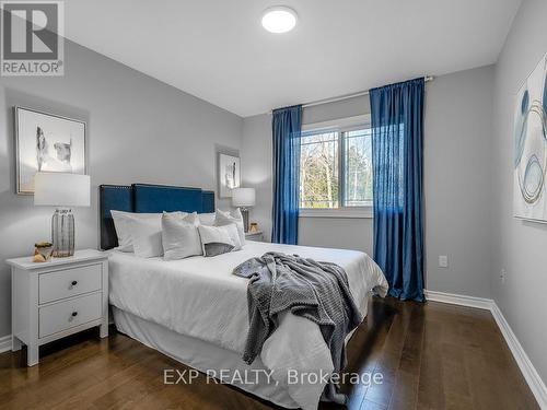 5 Farley Circle, Georgina, ON - Indoor Photo Showing Bedroom