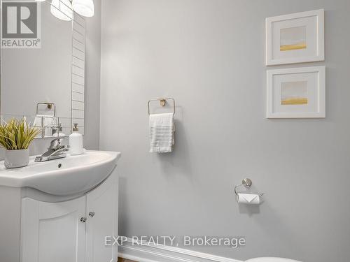 5 Farley Circle, Georgina, ON - Indoor Photo Showing Bathroom