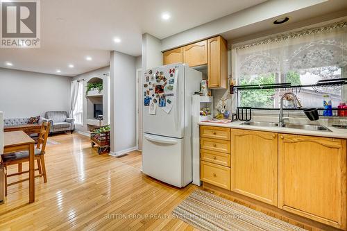 501 Lowe Lane, Milton, ON - Indoor Photo Showing Kitchen With Double Sink