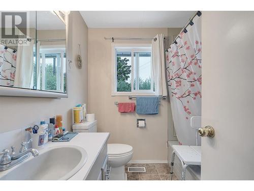 1911 Cross Road, Kelowna, BC - Indoor Photo Showing Bathroom