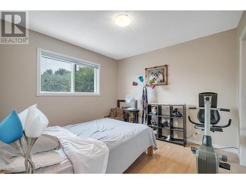 1911 Cross Road, Kelowna, BC - Indoor Photo Showing Bedroom