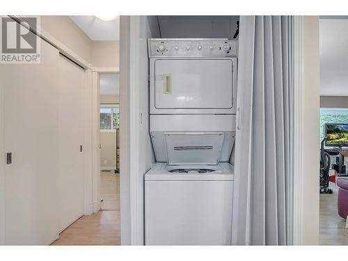 1911 Cross Road, Kelowna, BC - Indoor Photo Showing Laundry Room