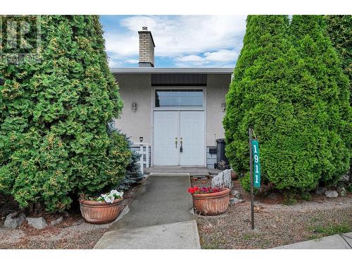 1911 Cross Road, Kelowna, BC - Outdoor