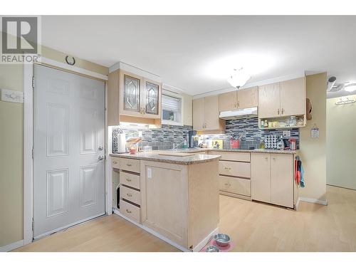 1911 Cross Road, Kelowna, BC - Indoor Photo Showing Kitchen