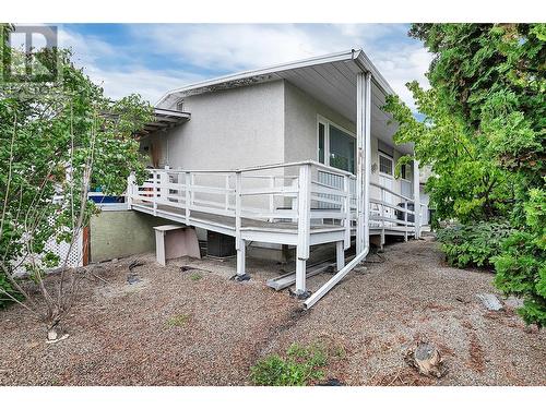 1911 Cross Road, Kelowna, BC - Outdoor With Exterior