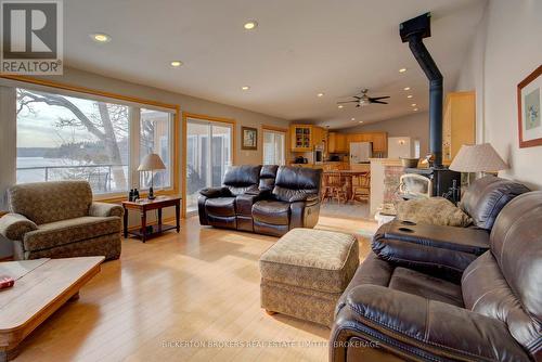 105 Taber Hill Lane W, Rideau Lakes, ON - Indoor Photo Showing Living Room