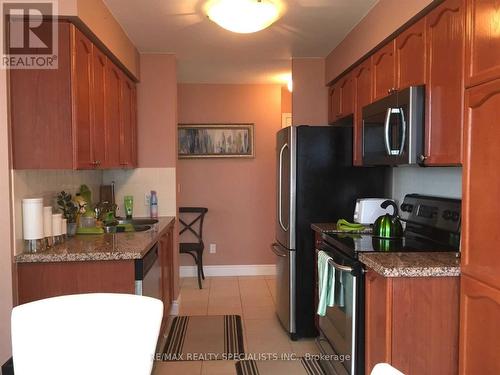 1504 - 4889 Kimbermount Avenue, Mississauga, ON - Indoor Photo Showing Kitchen