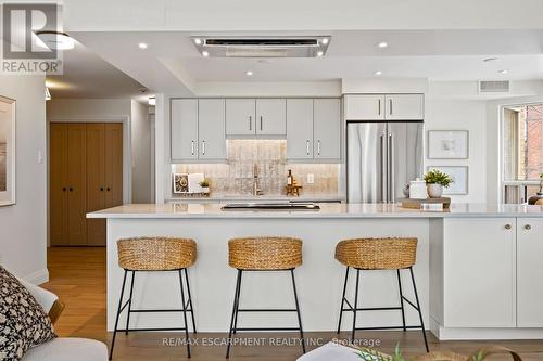 202 - 2210 Lakeshore Road, Burlington, ON - Indoor Photo Showing Kitchen With Upgraded Kitchen