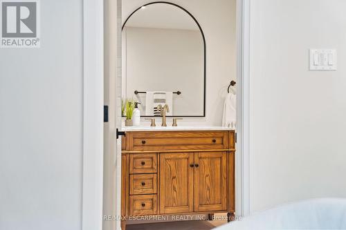 202 - 2210 Lakeshore Road, Burlington, ON - Indoor Photo Showing Bathroom